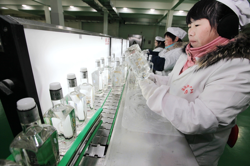 灌南汤沟酒业 包装车间加班加点，助力进出口再上新台阶